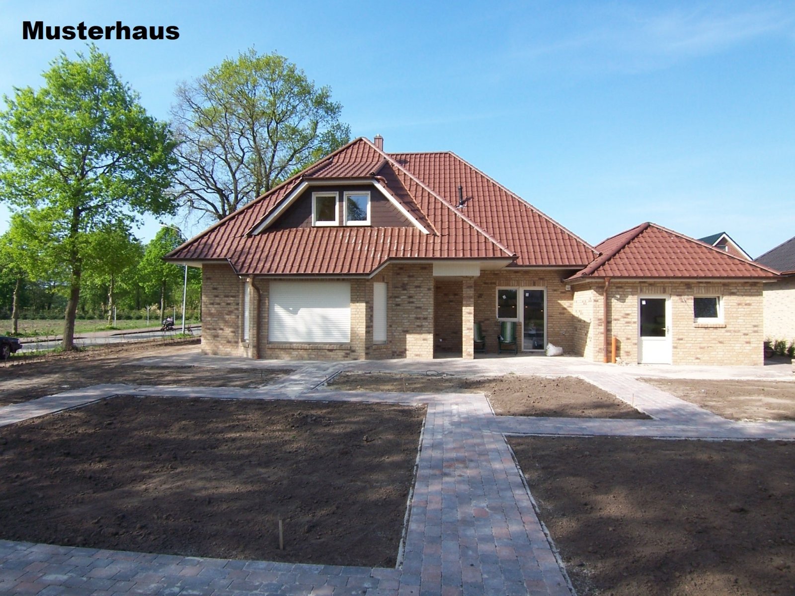 Exklusiver Neubau Winkelwalmdachbungalow in ruhiger Wohnlage