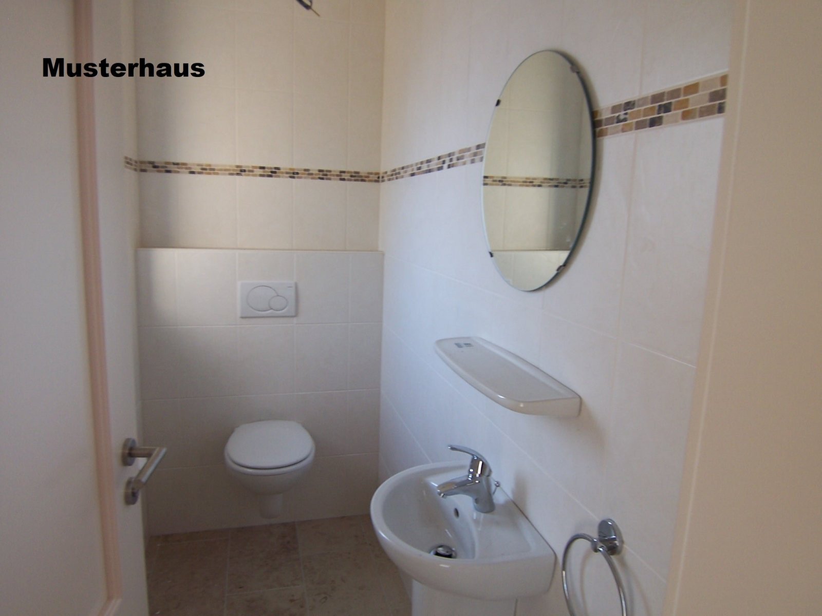 Exklusiver Neubau Winkelwalmdachbungalow in ruhiger Wohnlage