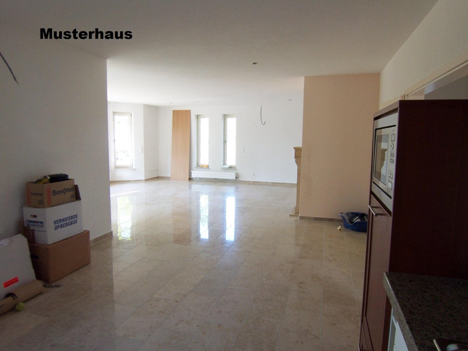 Exklusiver Neubau Winkelwalmdachbungalow in ruhiger Wohnlage