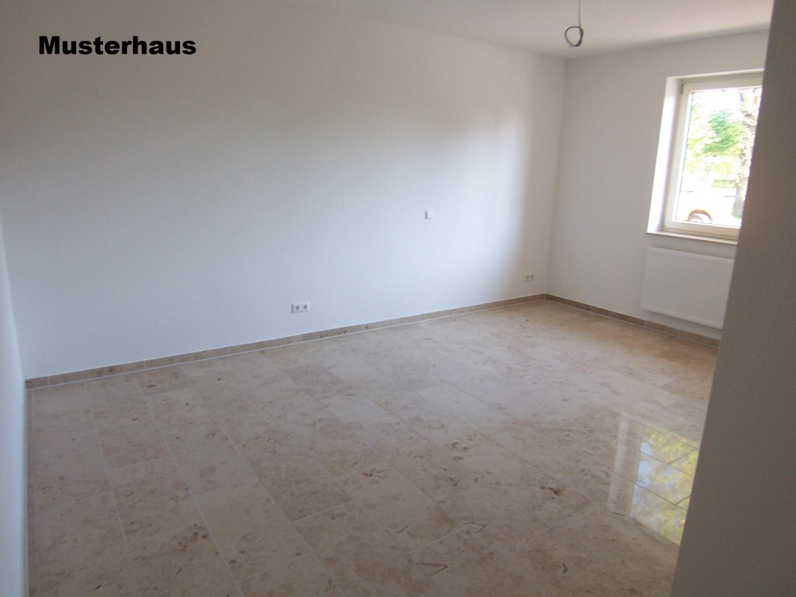 Exklusiver Neubau Winkelwalmdachbungalow in ruhiger Wohnlage