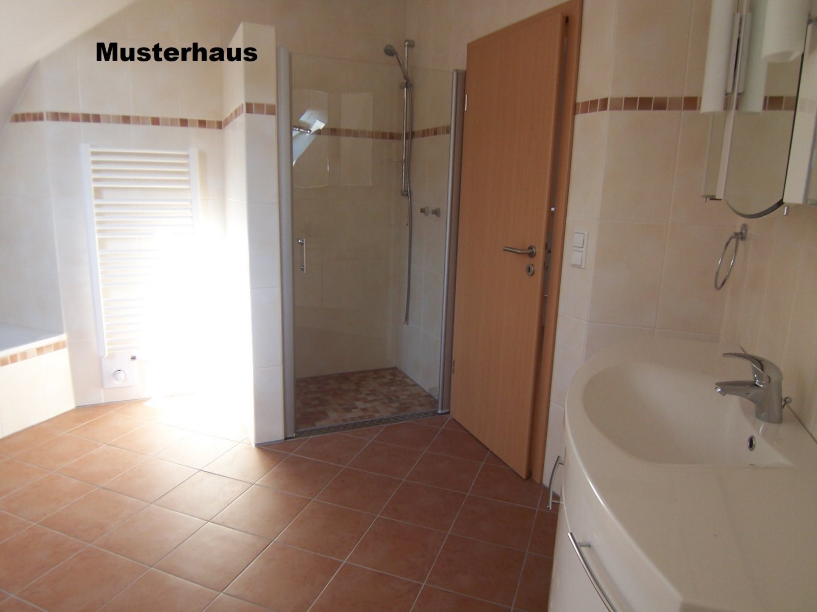 Exklusiver Neubau Winkelwalmdachbungalow in ruhiger Wohnlage