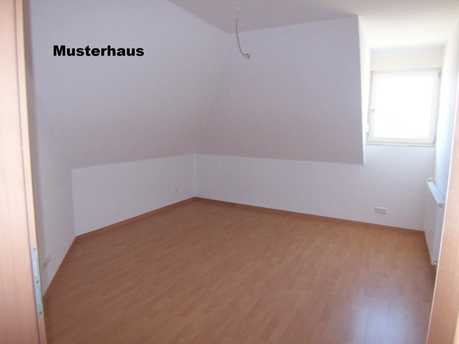 Exklusiver Neubau Winkelwalmdachbungalow in ruhiger Wohnlage