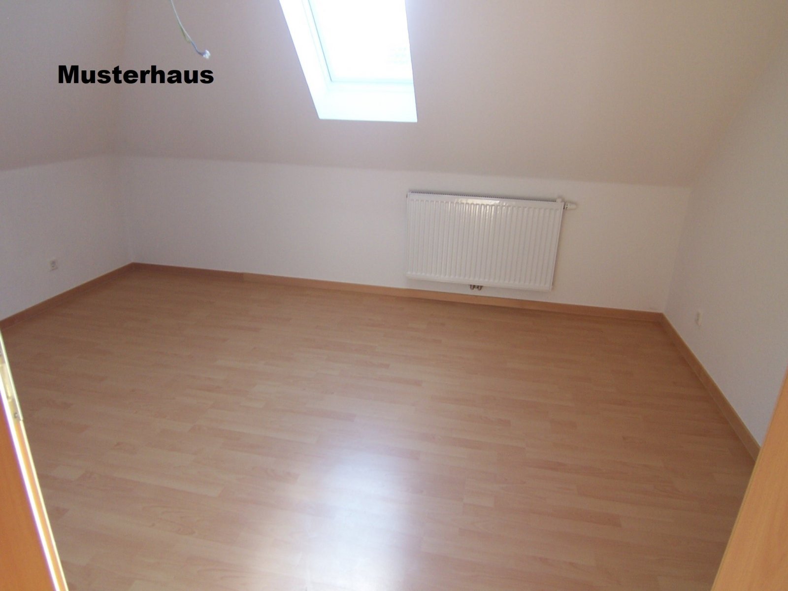 Exklusiver Neubau Winkelwalmdachbungalow in ruhiger Wohnlage