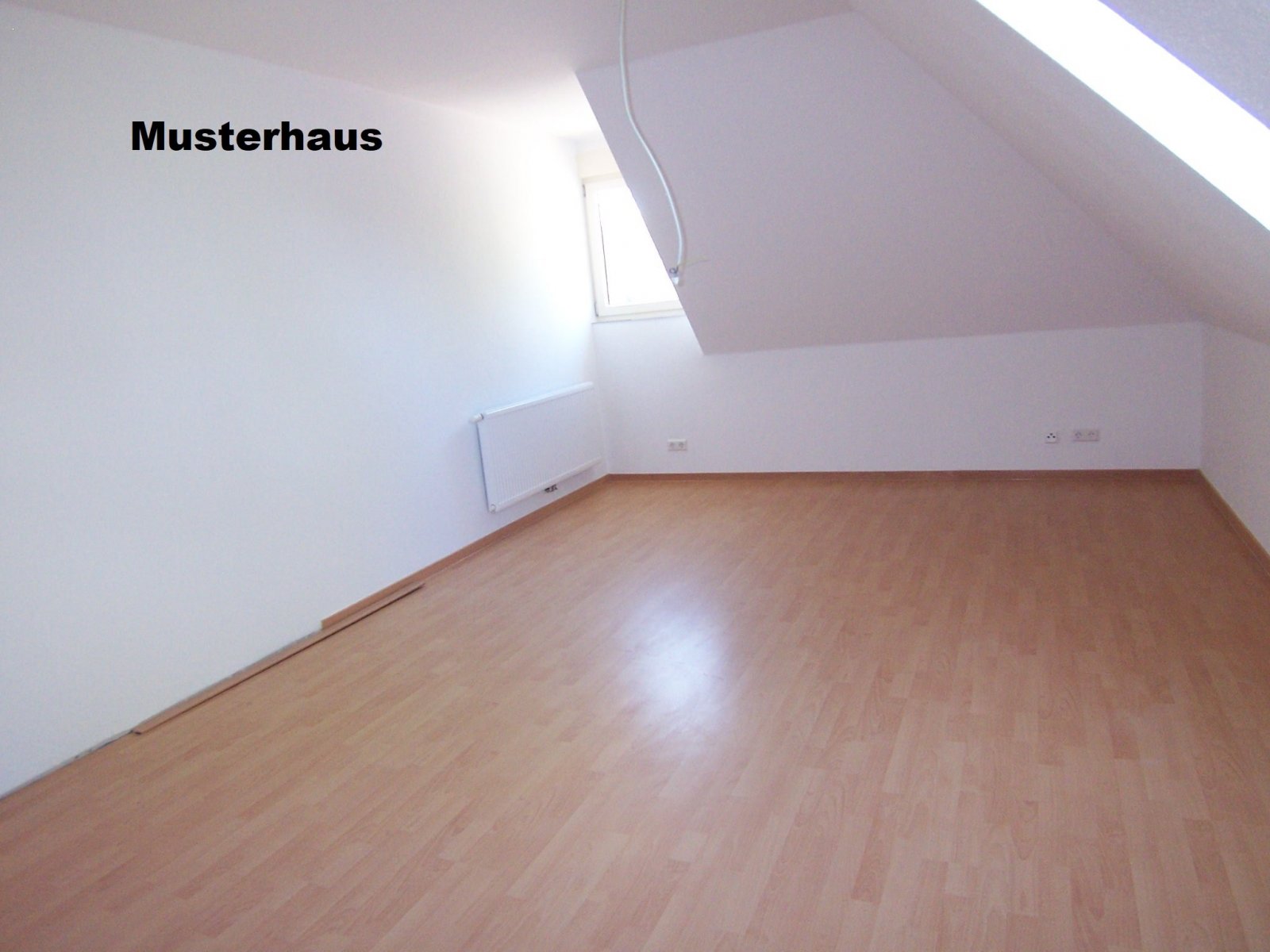 Exklusiver Neubau Winkelwalmdachbungalow in ruhiger Wohnlage