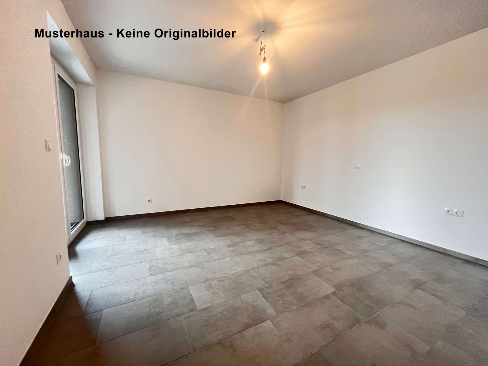 Provisionsfrei für Käufer: Neubau - Exklusiver Winkelwalmdachbungalow in toller Sackgassenlage!