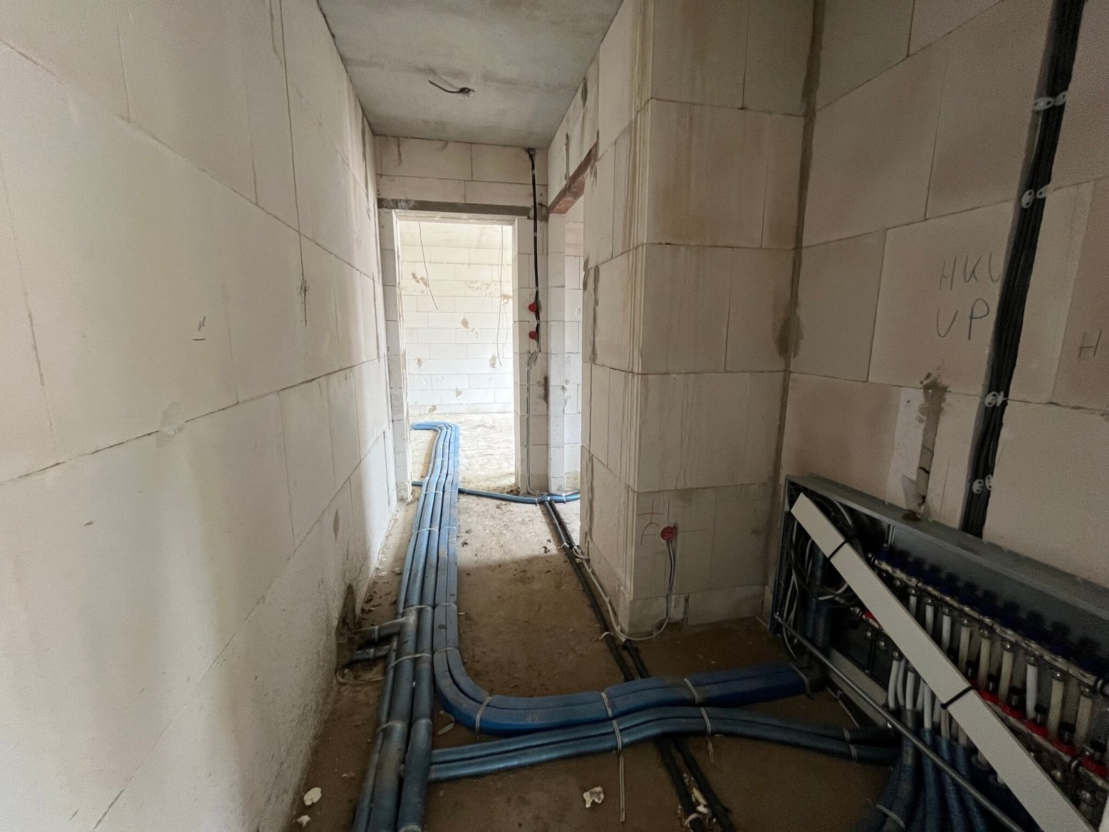 Zentraler geht es nicht! Eleganter Neubauwalmdachbungalow-KfW55 in Bestwohnlage (Lückenbebauung)!