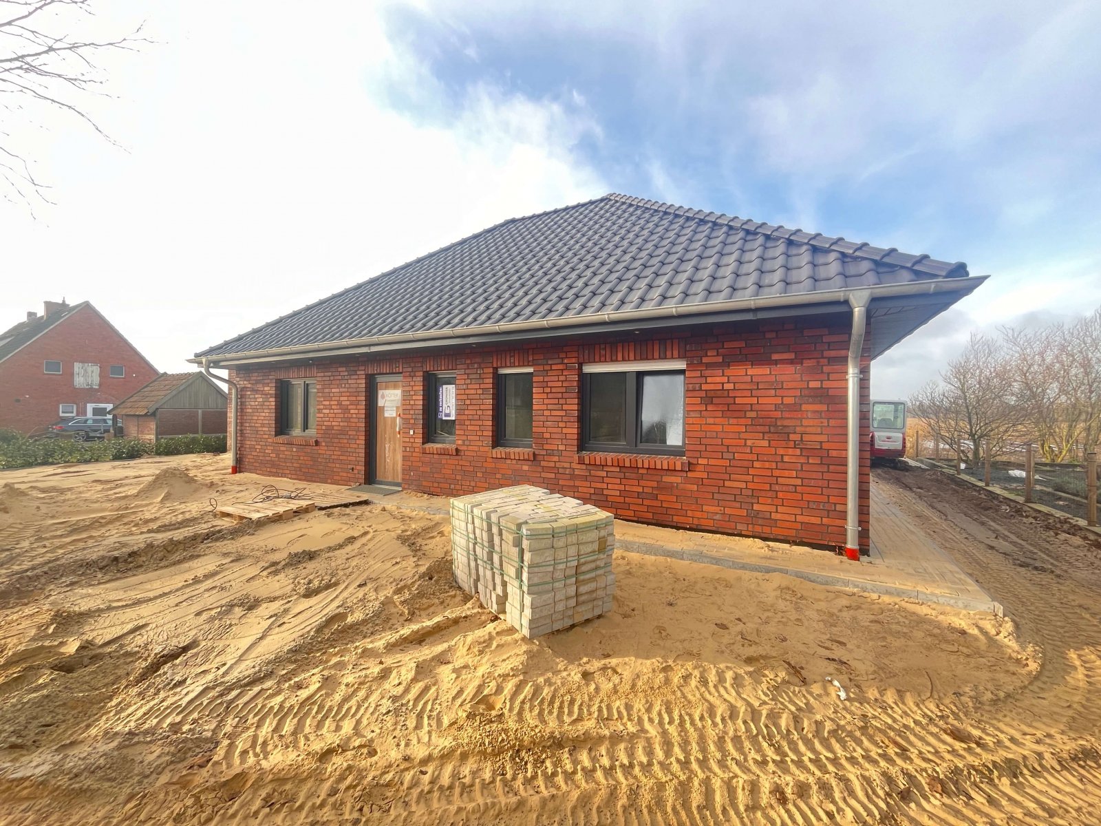 Provisionsfrei für Käufer: Neubau - Exklusiver Winkelwalmdachbungalow mit unverbaubarem Naturblick! 