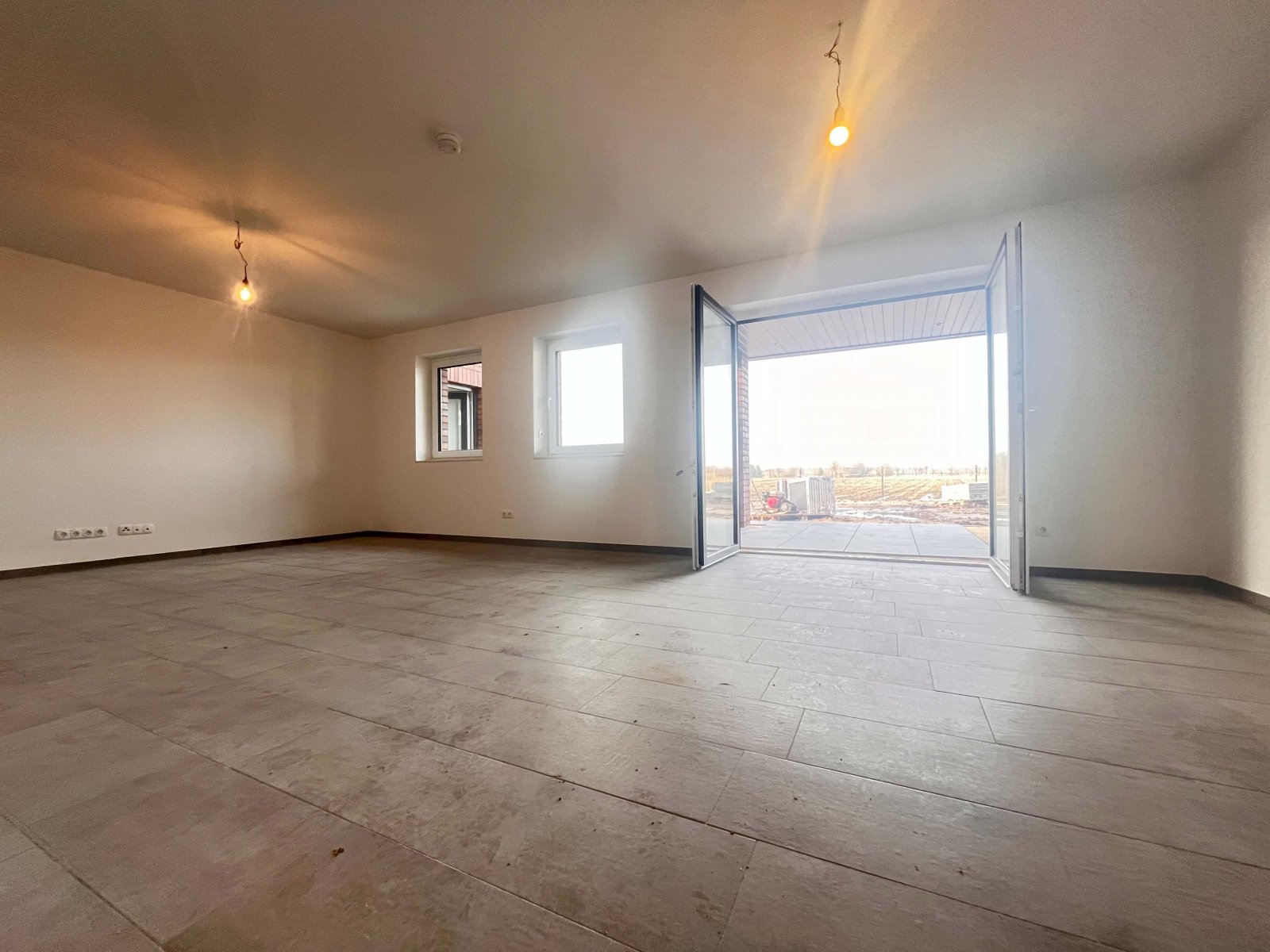 Provisionsfrei für Käufer: Neubau - Exklusiver Winkelwalmdachbungalow mit unverbaubarem Naturblick!