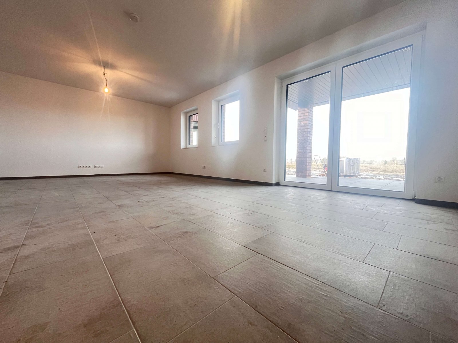 Provisionsfrei für Käufer: Neubau - Exklusiver Winkelwalmdachbungalow mit unverbaubarem Naturblick!