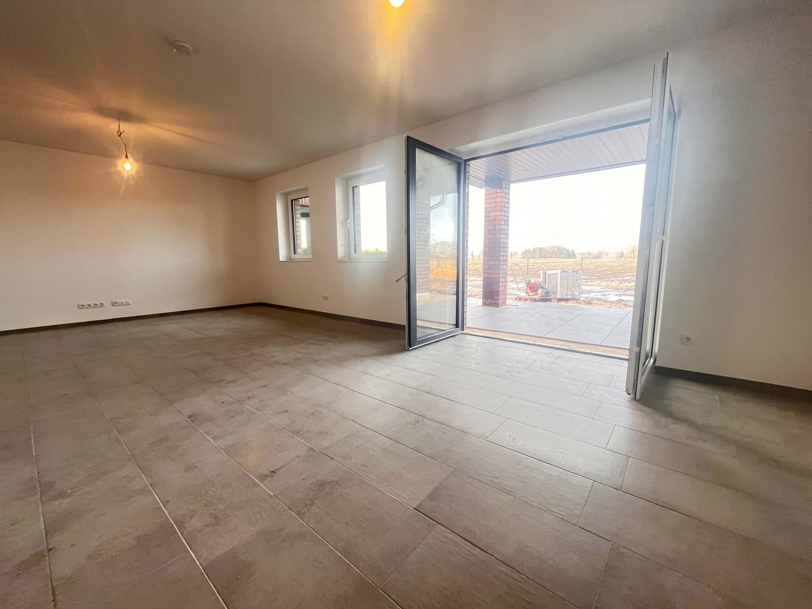 Provisionsfrei für Käufer: Neubau - Exklusiver Winkelwalmdachbungalow mit unverbaubarem Naturblick!