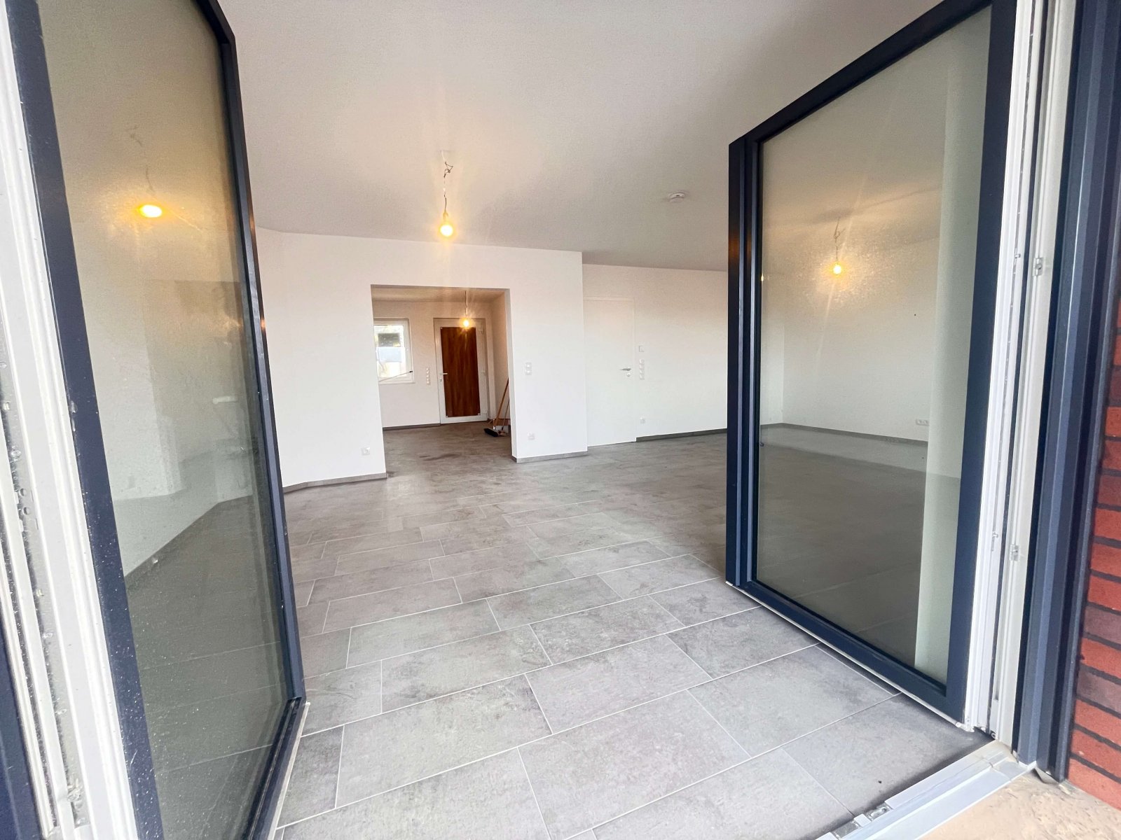 Provisionsfrei für Käufer: Neubau - Exklusiver Winkelwalmdachbungalow mit unverbaubarem Naturblick!