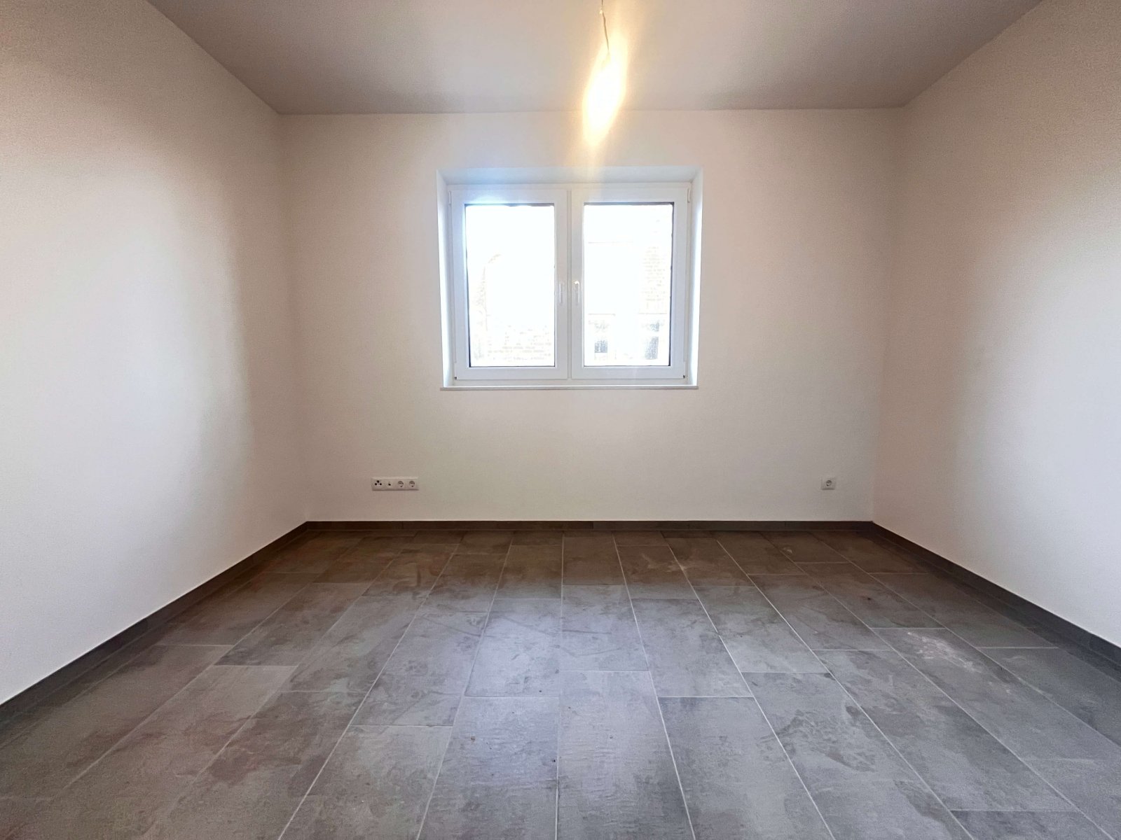 Provisionsfrei für Käufer: Neubau - Exklusiver Winkelwalmdachbungalow mit unverbaubarem Naturblick!