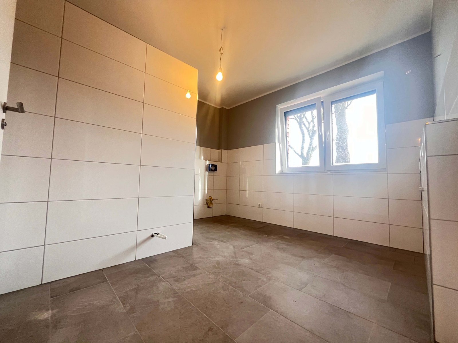 Provisionsfrei für Käufer: Neubau - Exklusiver Winkelwalmdachbungalow mit unverbaubarem Naturblick!