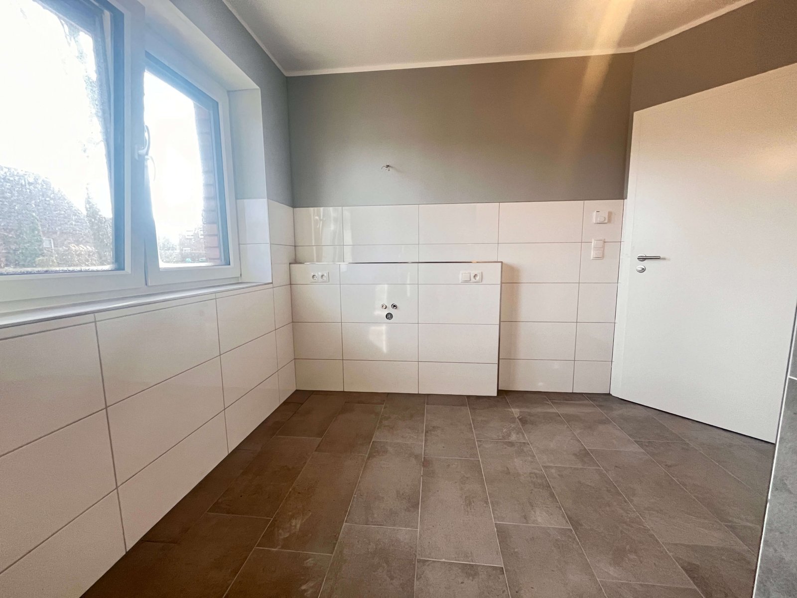 Provisionsfrei für Käufer: Neubau - Exklusiver Winkelwalmdachbungalow mit unverbaubarem Naturblick!