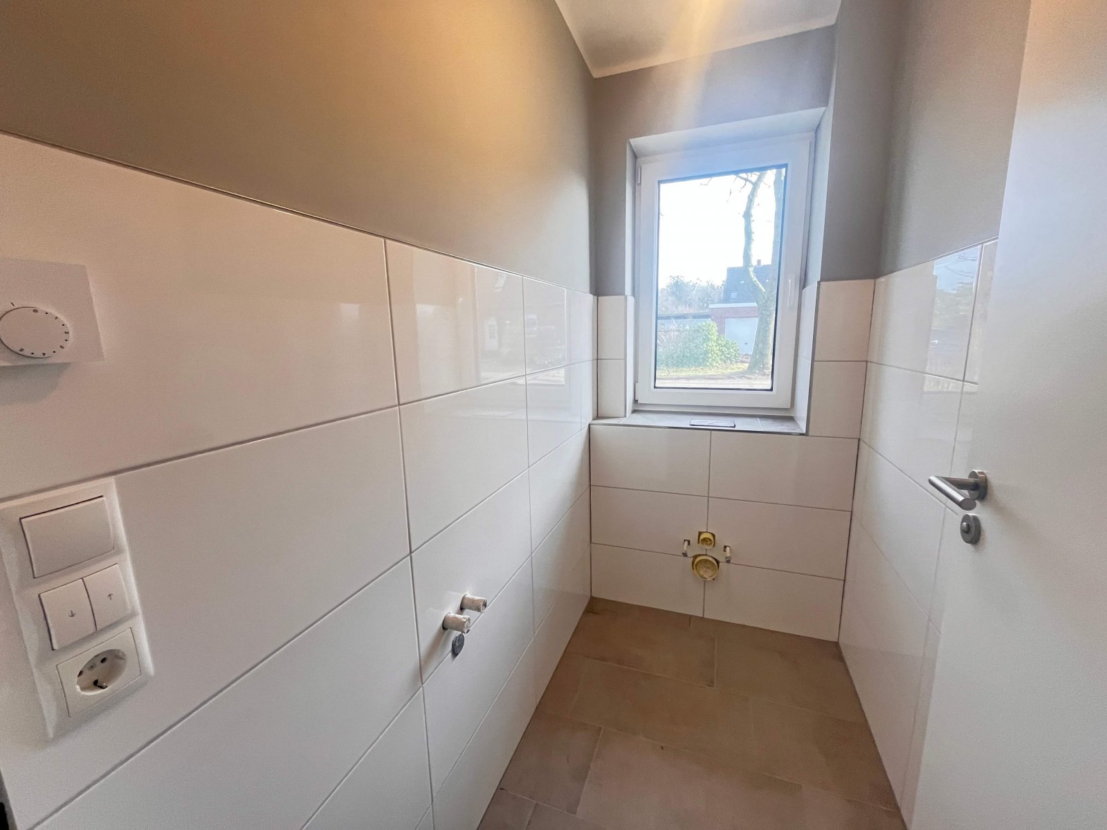 Provisionsfrei für Käufer: Neubau - Exklusiver Winkelwalmdachbungalow mit unverbaubarem Naturblick!