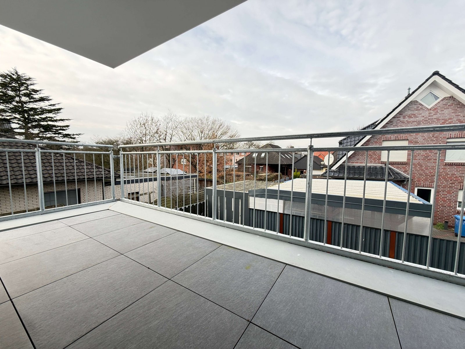 Käufer Provisionsfrei! Wertstabil &amp; energieeffizient: Dreifamilienhaus in begehrter Wohnlage