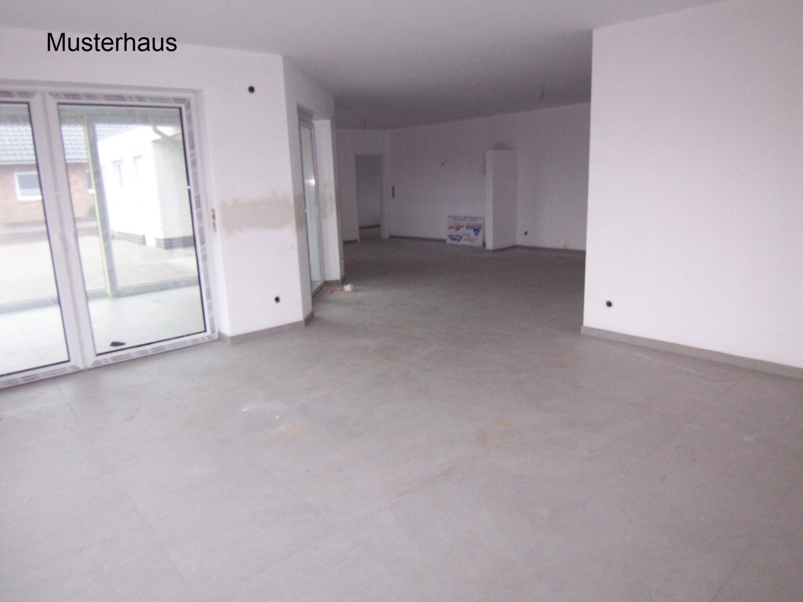 Großzügiger &amp; moderner Neubau-Winkelwalmdachbungalow in schöner Wohnlage!