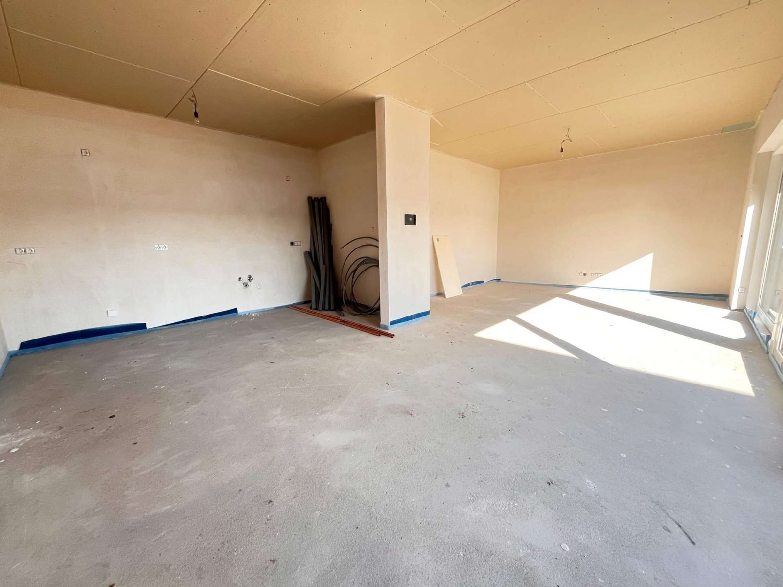 Wohnzimmer mit offener Küche Wohnzimmer mit offener Küche