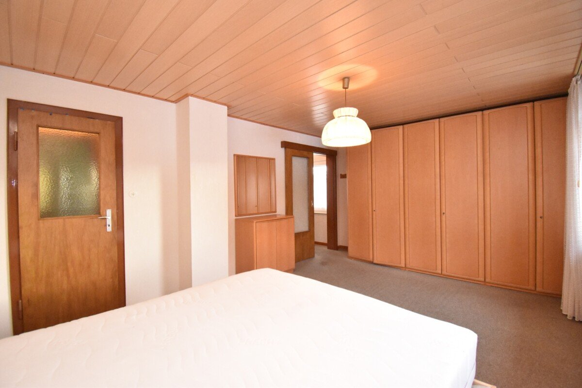 1 OG: Schlafzimmer 1 1 OG: Schlafzimmer 1