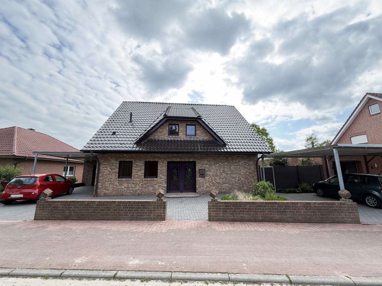 Hausansicht vorne Hausansicht vorne