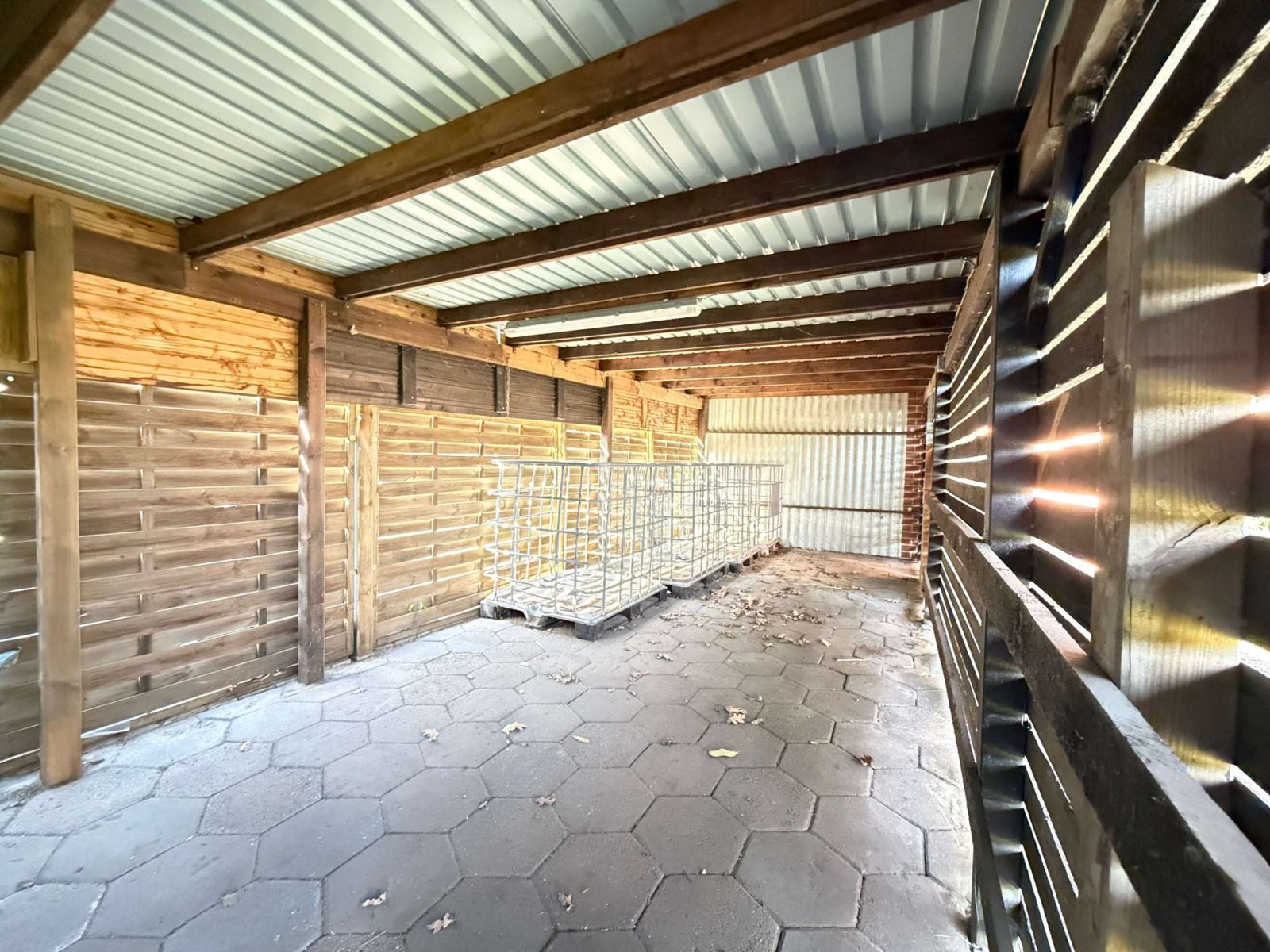 Holzlager / Geräteraum Holzlager / Geräteraum
