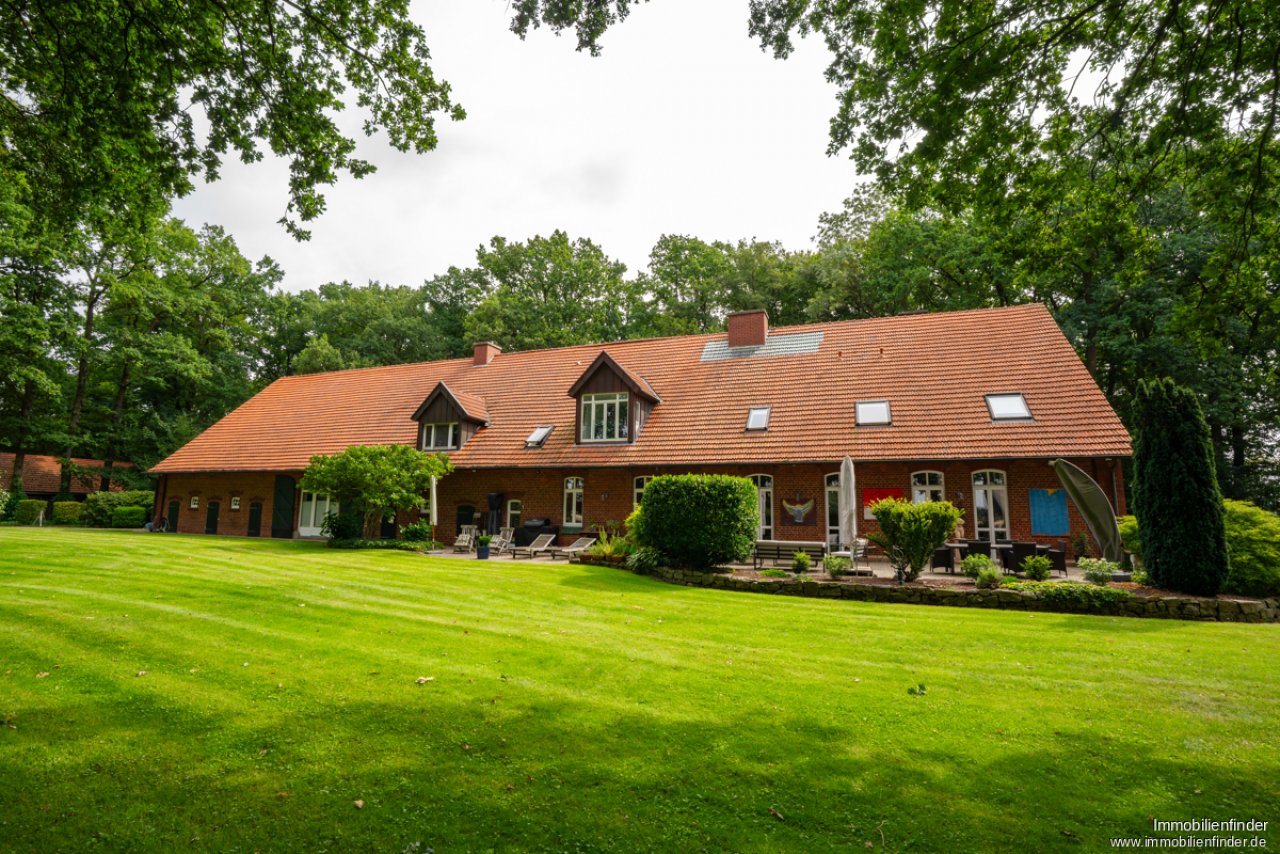 Haupthaus 2 Wohneinheiten 4 Pferdeboxen