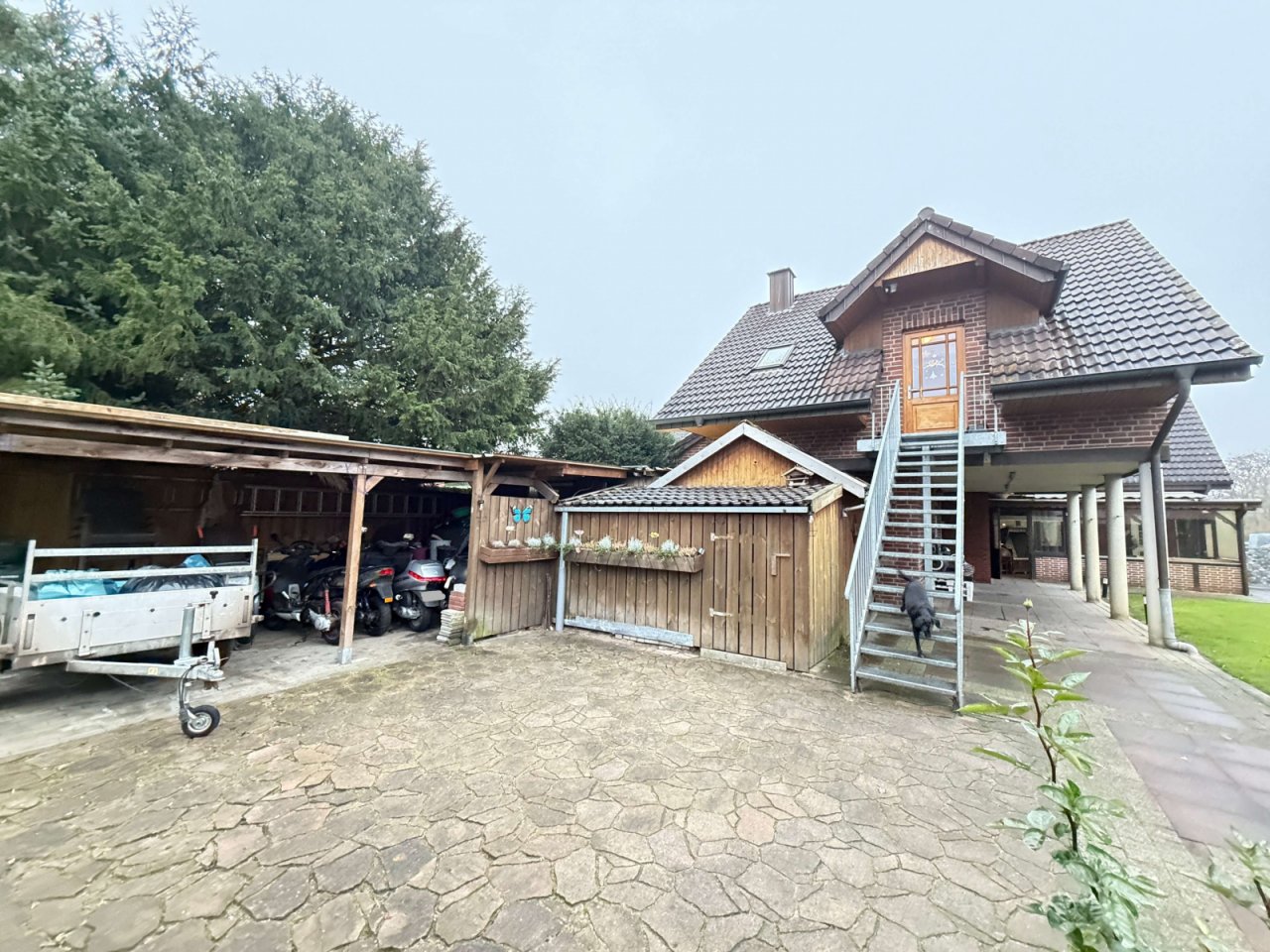 Außentreppe zur Oberwohnung