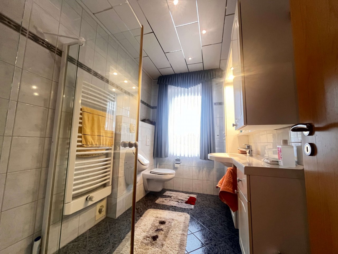 Gäste-WC mit Dusche