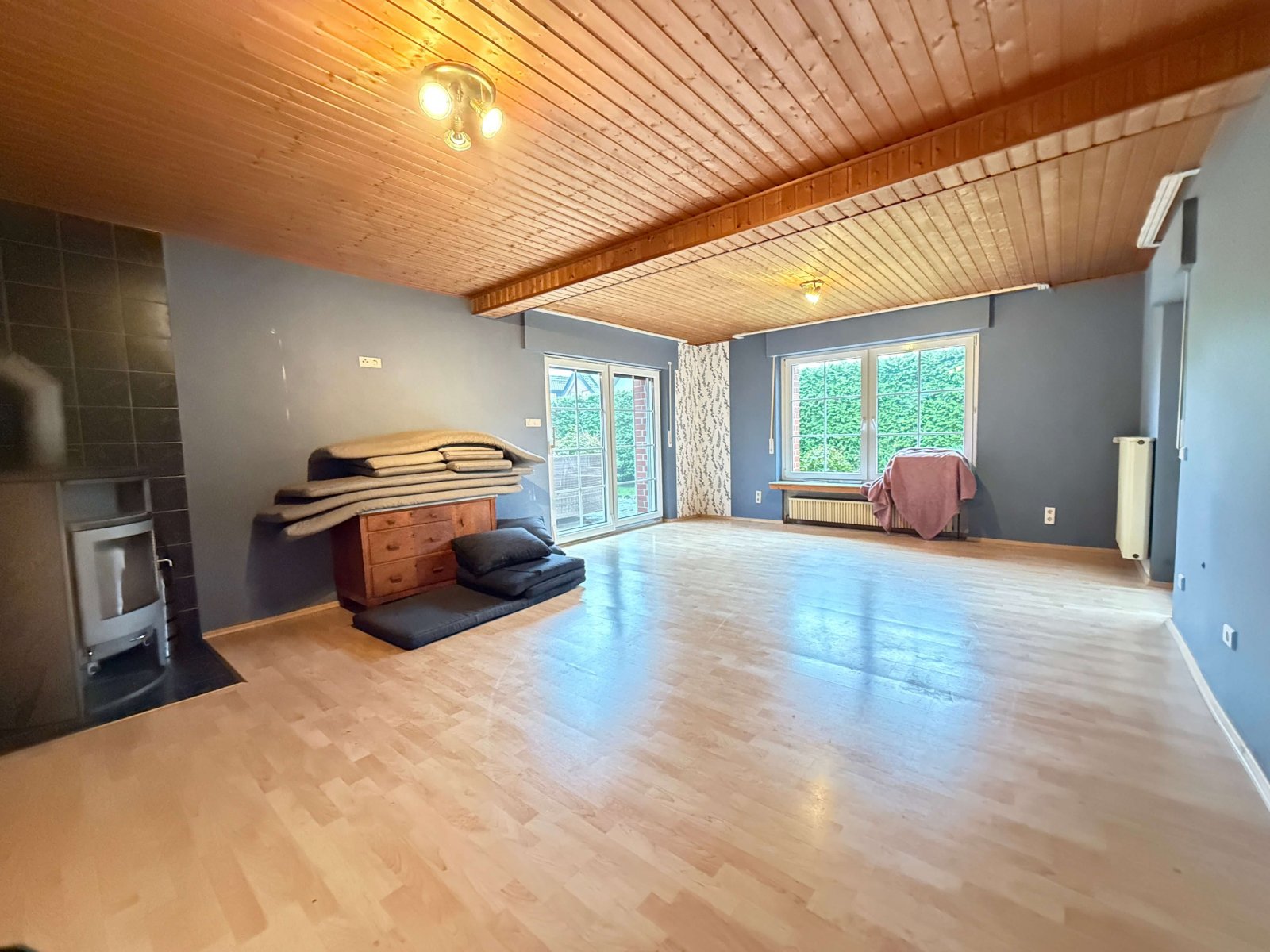 Wohnzimmer mit Kaminofen Wohnzimmer mit Kaminofen