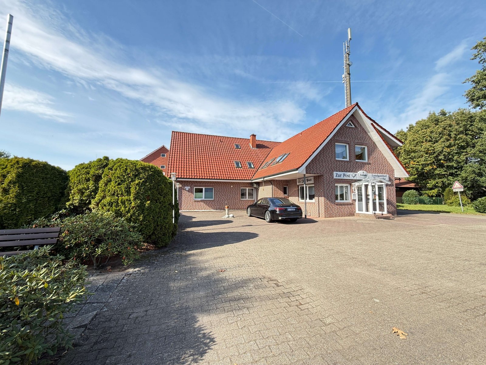 Wohnhaus mit Gaststätte Wohnhaus mit Gaststätte