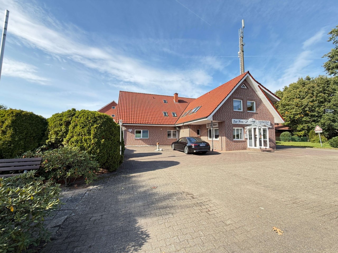 Wohnhaus mit Gaststätte Wohnhaus mit Gaststätte