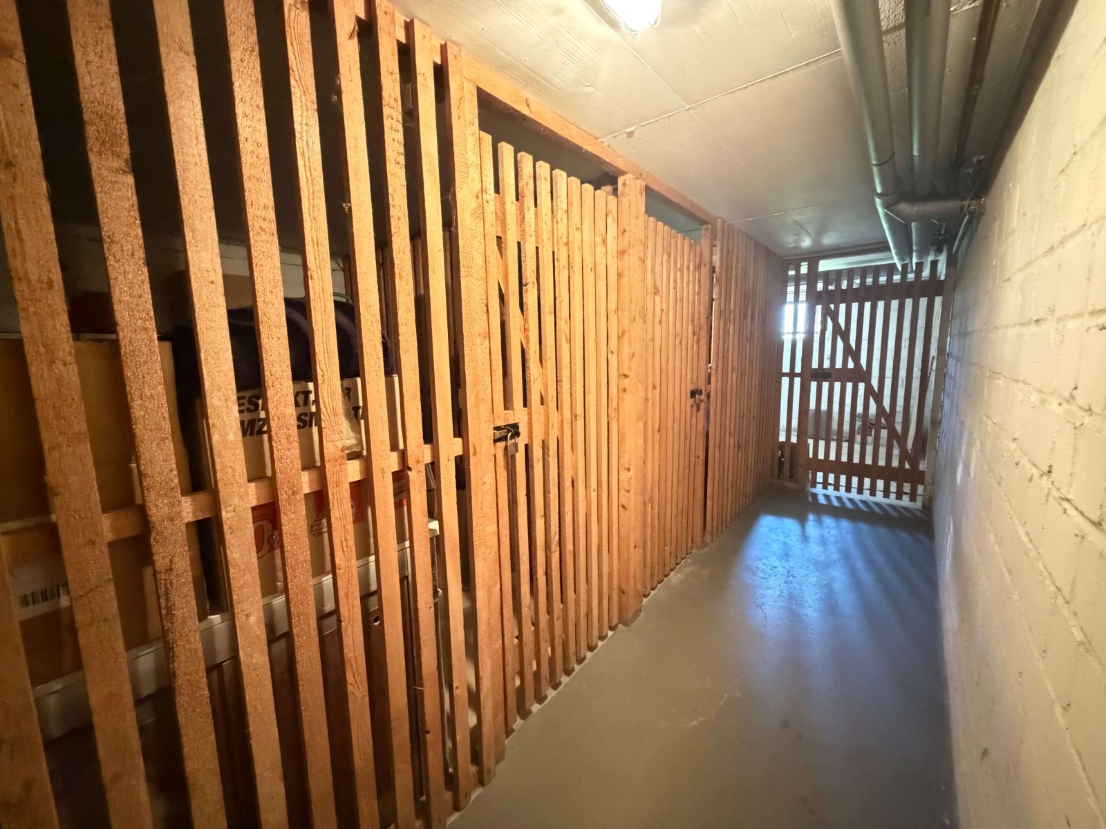 je WE ein separater Kellerraum je WE ein separater Kellerraum