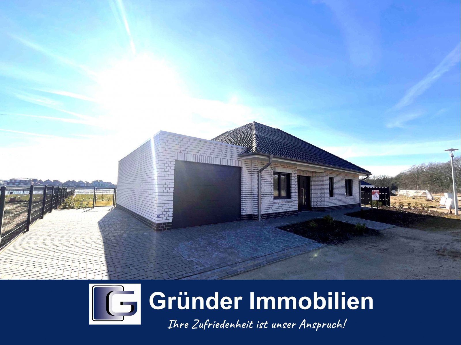 Provisionsfrei für Käufer: Exklusiver KFW 55 -Walmdachbungalow am See - Traumhaft 