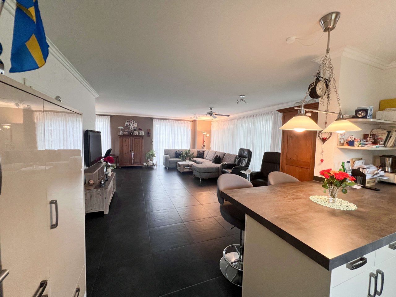 Blick von Küche ins Wohnzimmer Blick von Küche ins Wohnzimmer