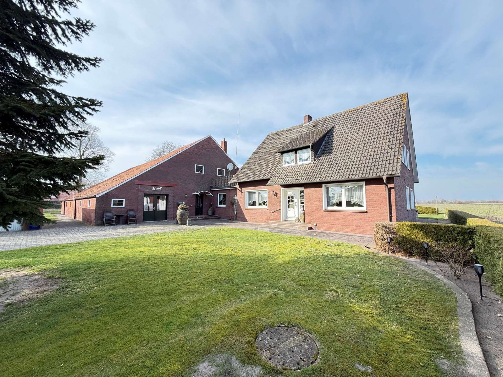 Koper betaalt geen commissie! Landelijk droomhuis met volop ruimte voor mensen, huisdieren en hobby's.