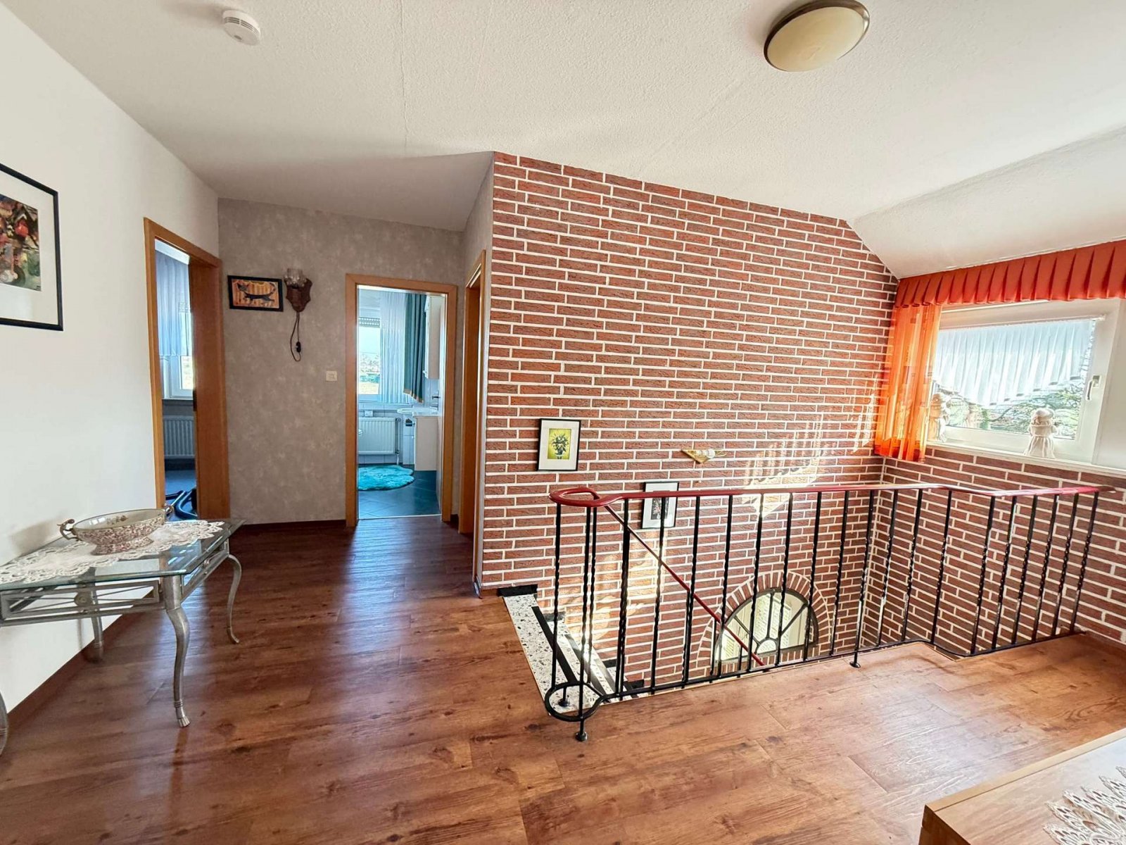 Koper betaalt geen commissie! Landelijk droomhuis met volop ruimte voor mensen, huisdieren en hobby's.