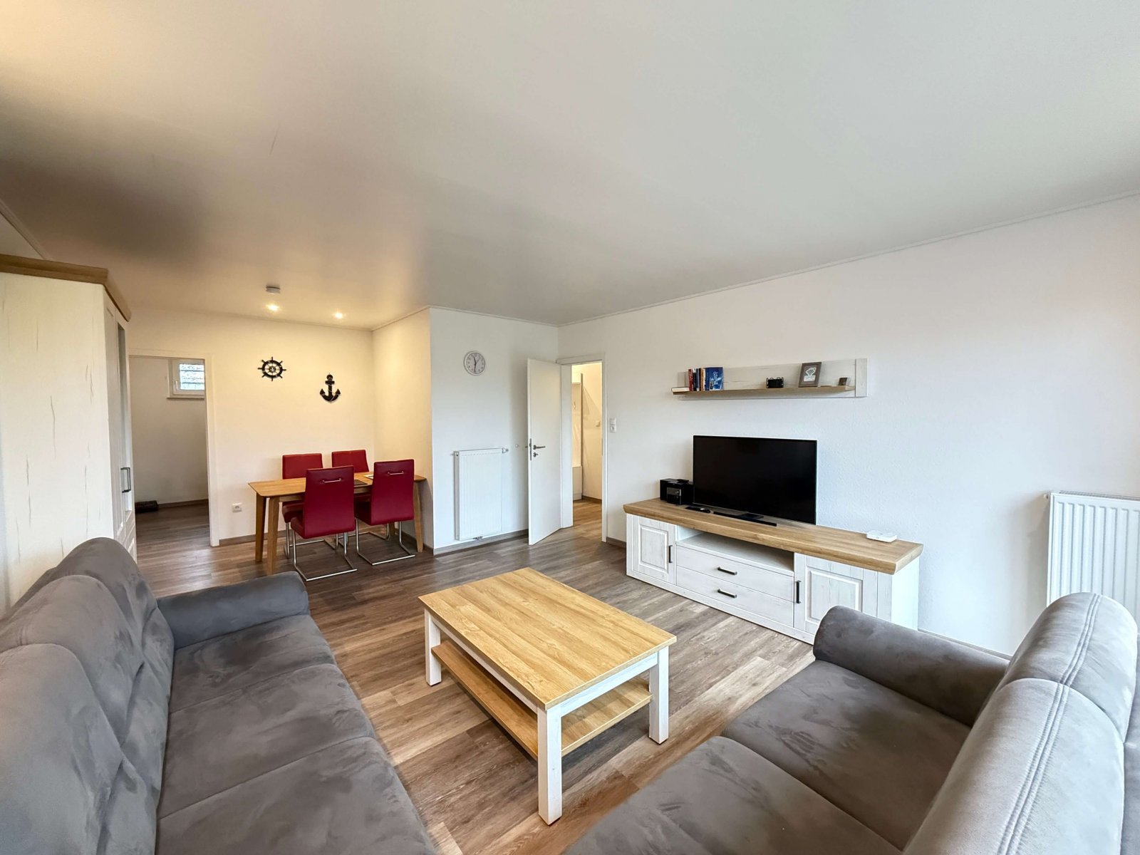 Koper betaalt geen commissie! De Noordzeekust is gemakkelijk te bereiken – charmante tussenwoning in Norddeich!