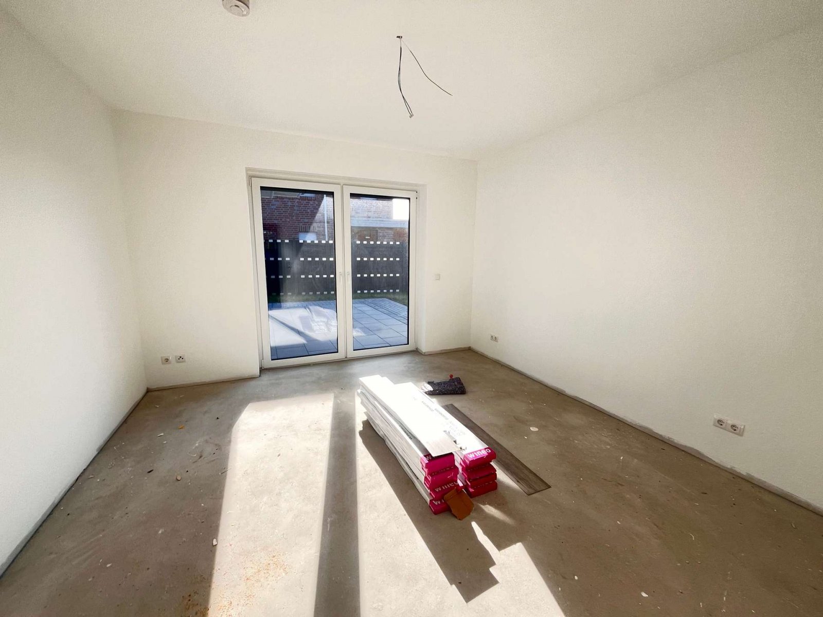 Geen commissie voor kopers: Exclusieve bungalow met schilddak aan het meer (KfW 55) - Droomachtig