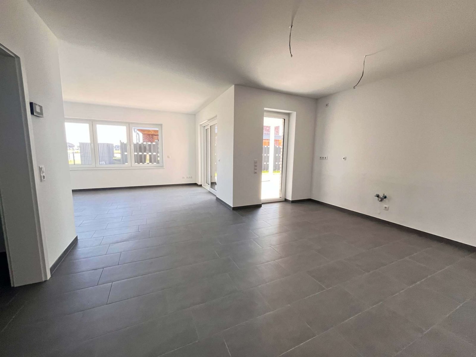 Geen commissie voor kopers: Exclusieve bungalow met schilddak aan het meer (KfW 55) - Droomachtig
