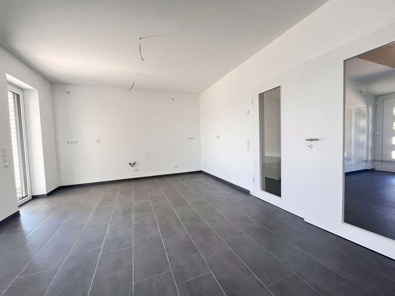 Geen commissie voor kopers: Exclusieve bungalow met schilddak aan het meer (KfW 55) - Droomachtig