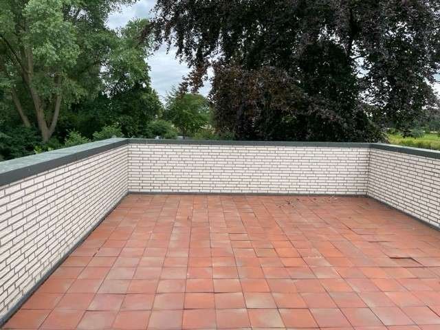 Geen commissie voor kopers! Exclusieve villa met een prachtig perceel aan de rivier de Ems.