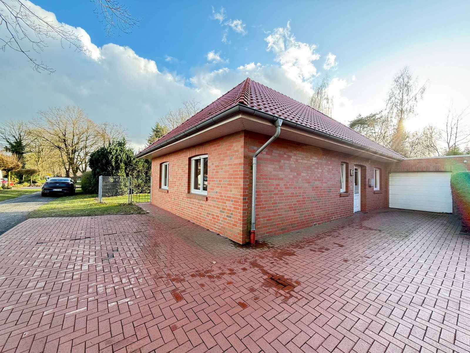 Koper betaalt geen commissie! Uw toevluchtsoord midden in de natuur: Goed onderhouden bungalow in Vrees met veel potentie.