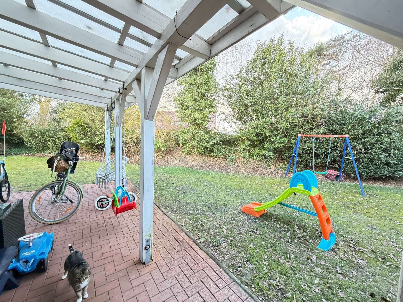 Koper betaalt geen commissie! Uw toevluchtsoord midden in de natuur: Goed onderhouden bungalow in Vrees met veel potentie.