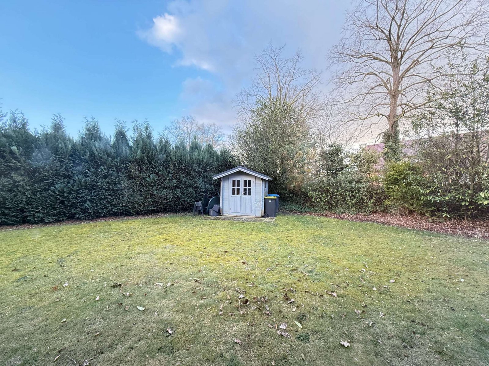 Koper betaalt geen commissie! Uw toevluchtsoord midden in de natuur: Goed onderhouden bungalow in Vrees met veel potentie.