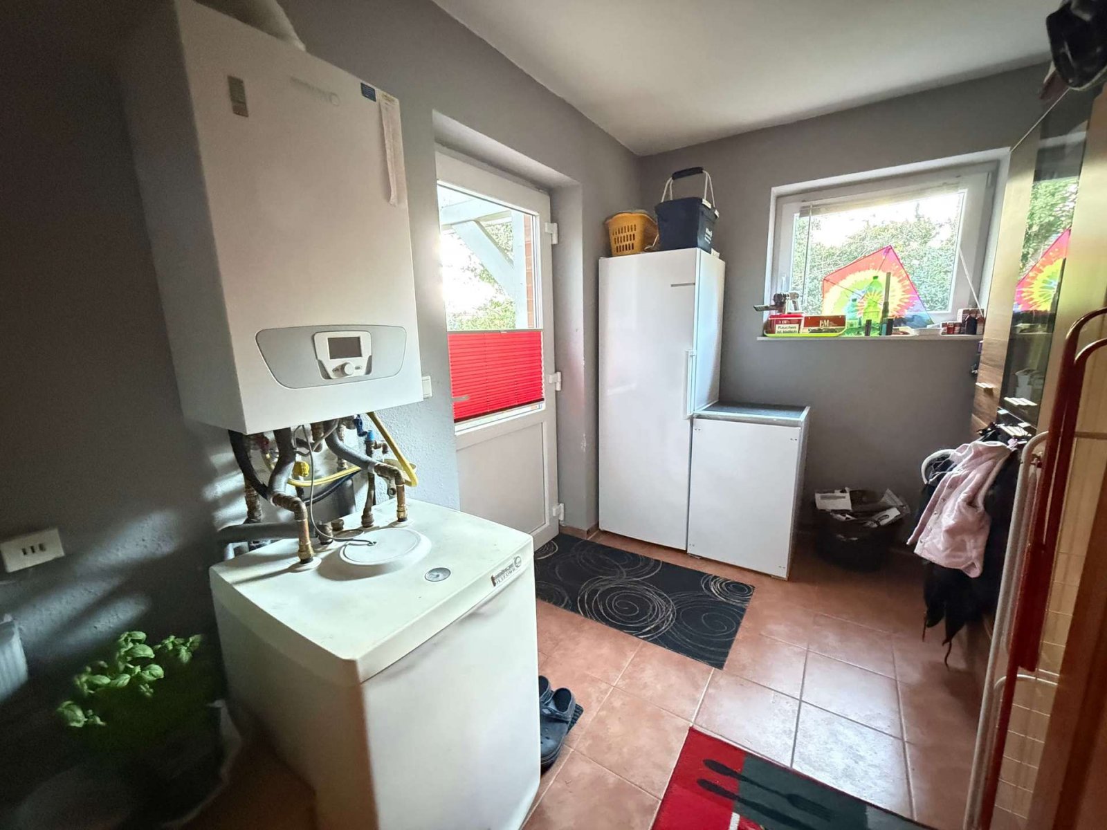 Koper betaalt geen commissie! Uw toevluchtsoord midden in de natuur: Goed onderhouden bungalow in Vrees met veel potentie.