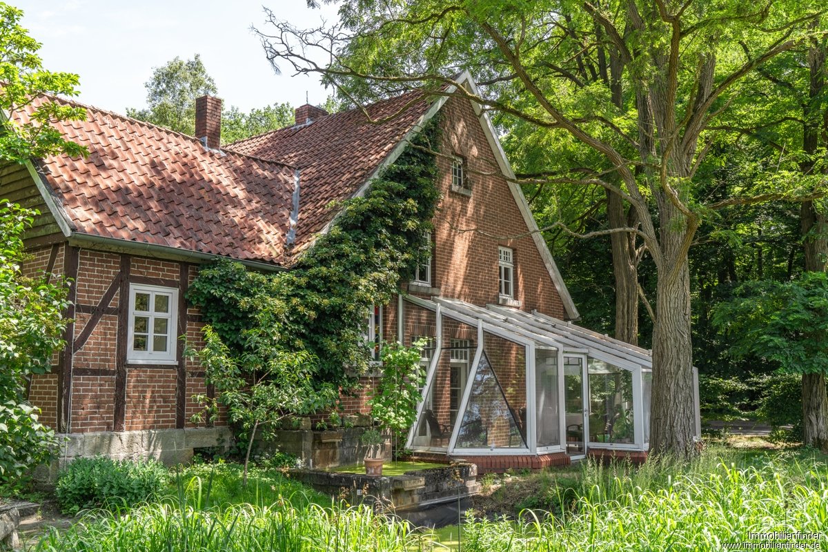 Charmant vakwerkhuis met koetshuis, boomgaard en akkerland in Lengerich (49525)