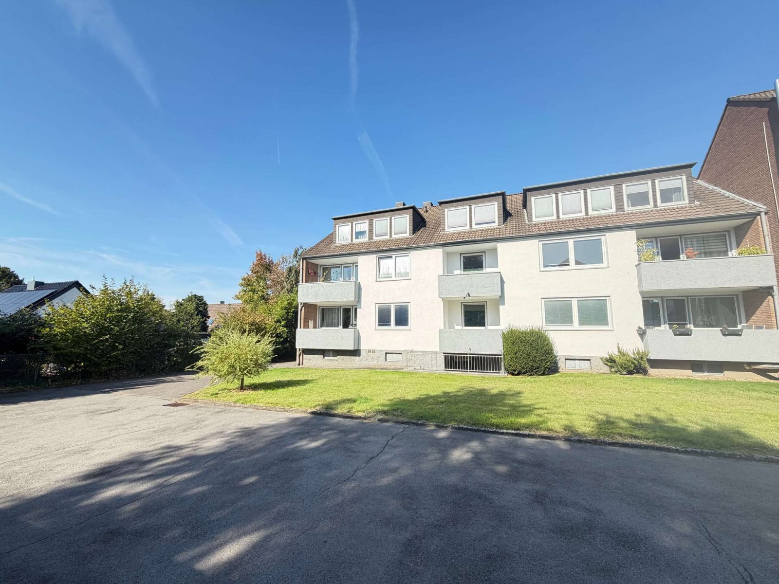 Geen commissie voor kopers: Wooncomplex met 9 appartementen in Langenfeld – in topconditie, op een toplocatie.