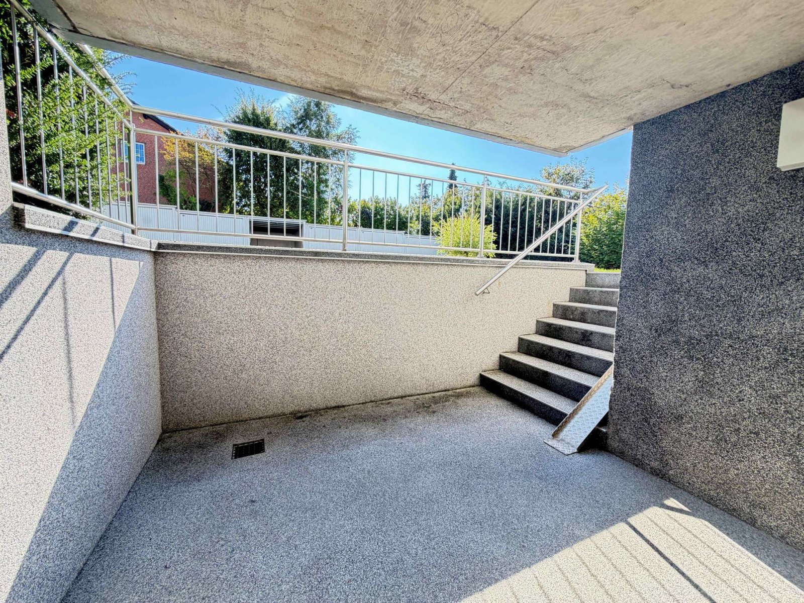 Geen commissie voor kopers: Wooncomplex met 9 appartementen in Langenfeld – in topconditie, op een toplocatie.