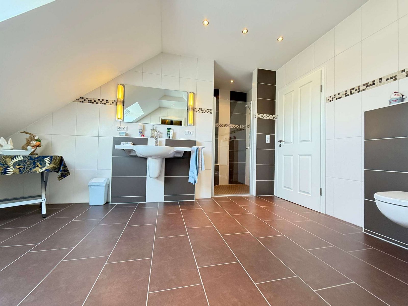 Elegante villa met schilddak! Maximaal wooncomfort op een toplocatie.