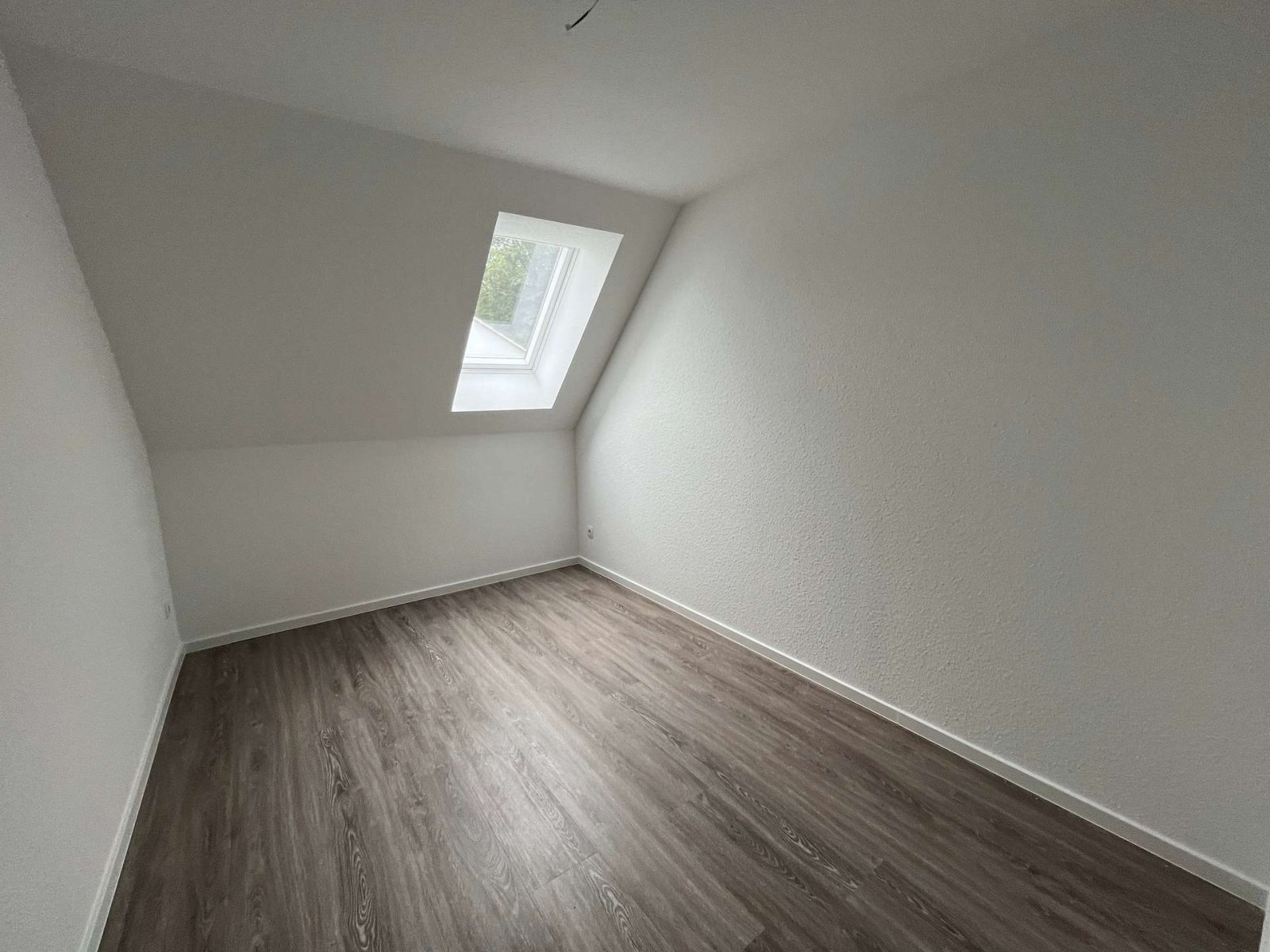 Geen commissie voor kopers! Nieuw appartementencomplex met 4 appartementen aan de rand van de stad.